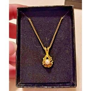 Vintage Ronte of Beverly Hills Gold Tone Filigree Pendant w/a Simulated Pearl